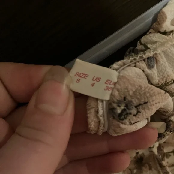 ROMWE Floral Off-Shoulder Blouse in Cream and Pink - Picture 3 of 3